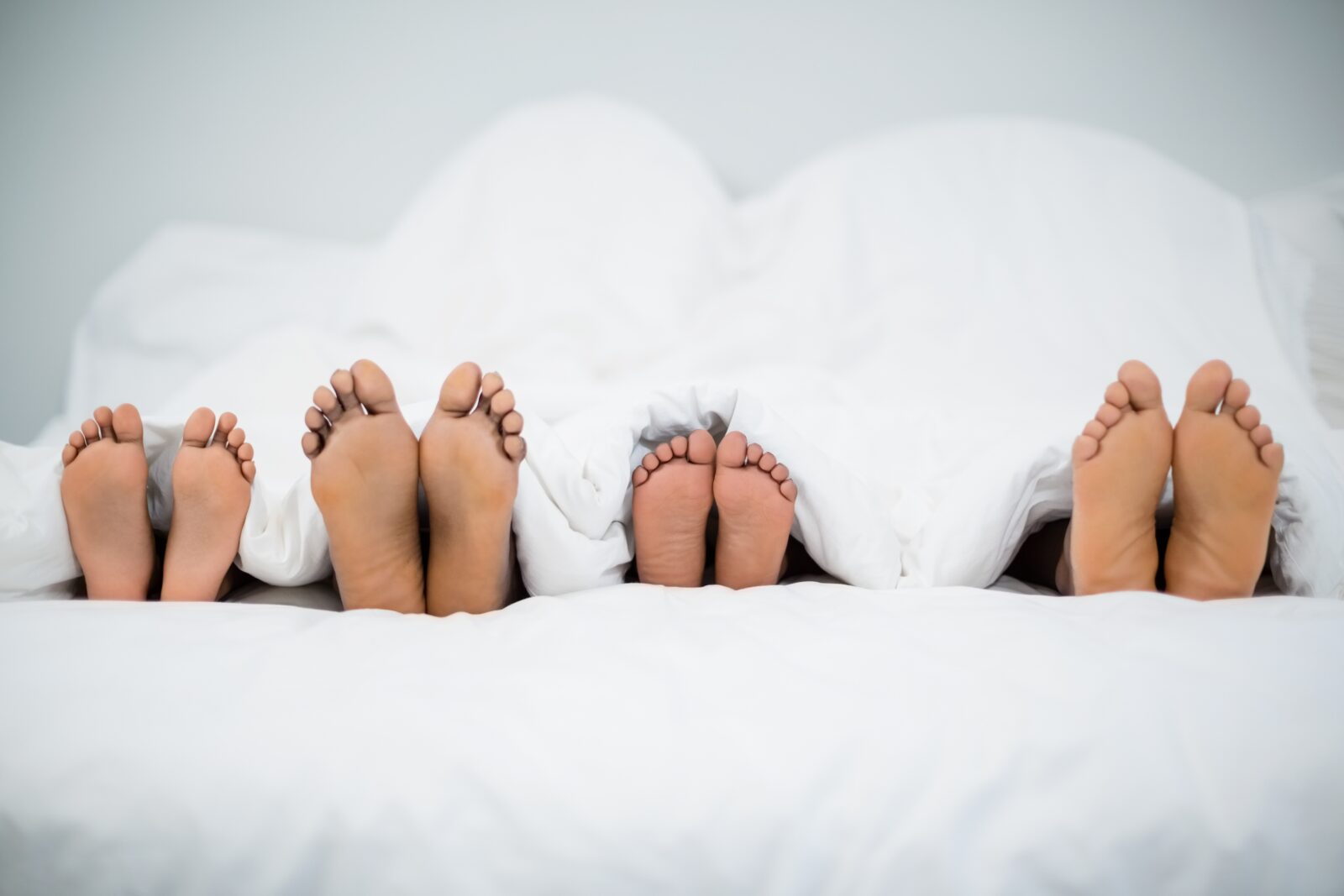 Kinder schlafen gerne im Bett – bei mögen das auch die neuen Bonus-Familienmitglieder?